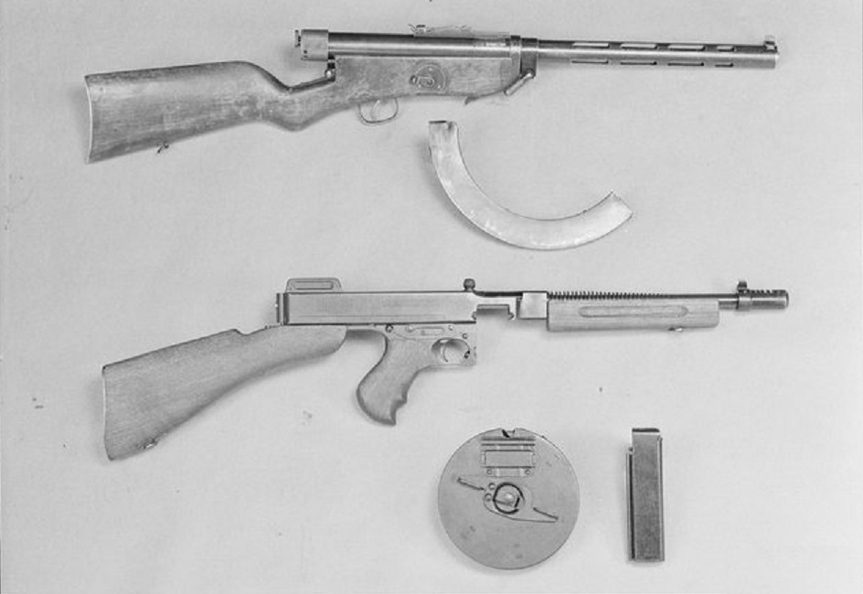 수오미 M 31 기관단총의 전신이었으며. 