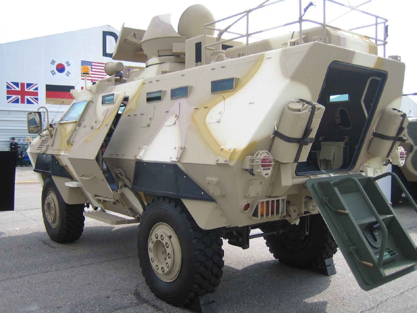 한국군 바라쿠다 4x4 장갑차 - 유용원의 군사세계 한국군 바라쿠다 4x4 장갑차