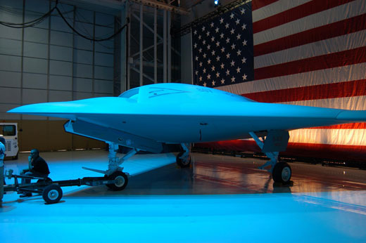 항공모함에 탑재하기 위해 개발 중인 무인전투기 X-47