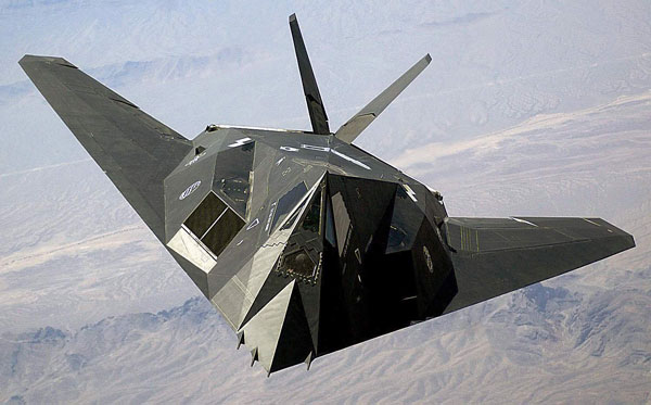 F-117 Ʈȣũ  ڽ μ  ڼҺ  ȰؿԴ. δ  ɷ  ݱ⿡ Ұߴ F-117 '¥ ڽ ' F-22 ġ ȭ 2008 4 22Ϻη Ͽ. <ó: USAF>