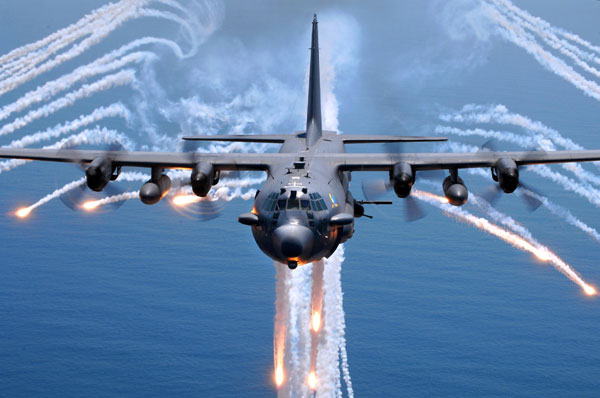 AC-130 ǽ(Gunship). ߹  ݱ ϴ ,  õ Ҹ.  ̻ ȸǿ ÷(flare) ߻ .
