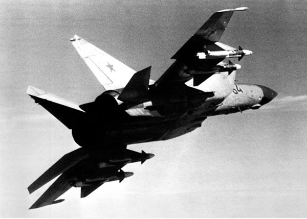 ҷ ݱ MiG-25 Ʈ