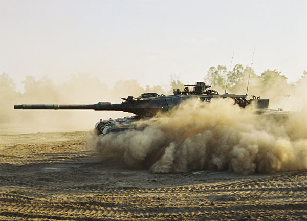 독일의 주력전차로 전차 강국 독일의 전차 기술이 집대성된 레오파르트 2 전차(Leopard 2)