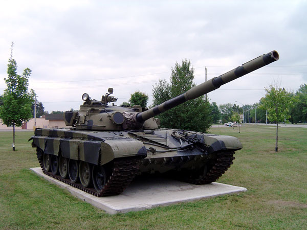  ϴ T-72 <ó: (cc) Balcer at wikimedia.org>