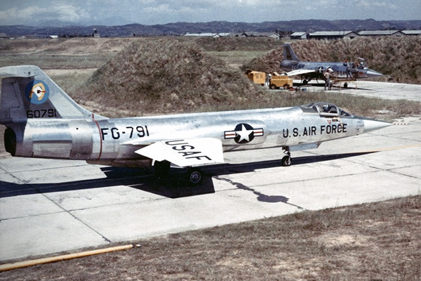 1958 ݹ   븸 ġ   F-104A 