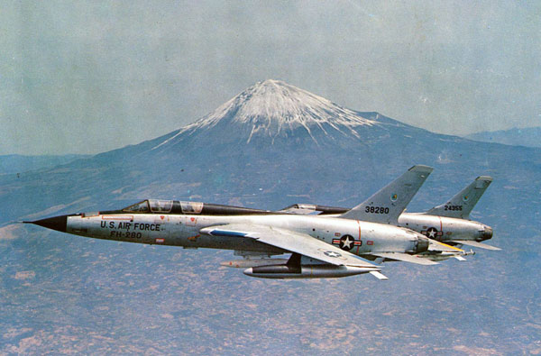 Ϻ  ó  Ϲ̰ Ҽ F-105F ġ . <ó: ̰>
