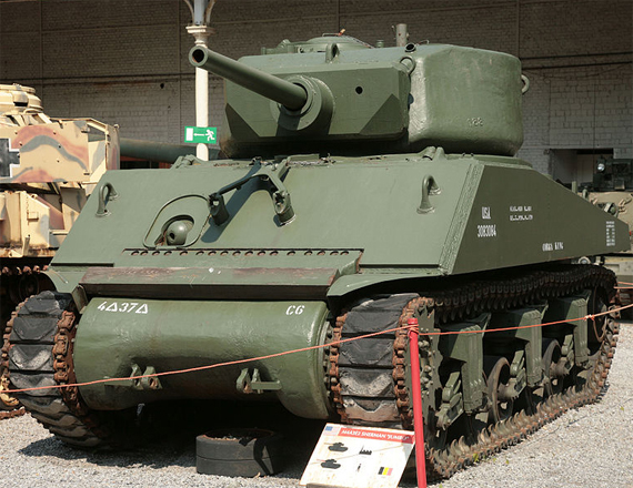 오픈탑 터렛에 90mm 포를 장착한 M36 잭슨 구축전차. M4 차체를 이용한 일종의 파생형이다. 