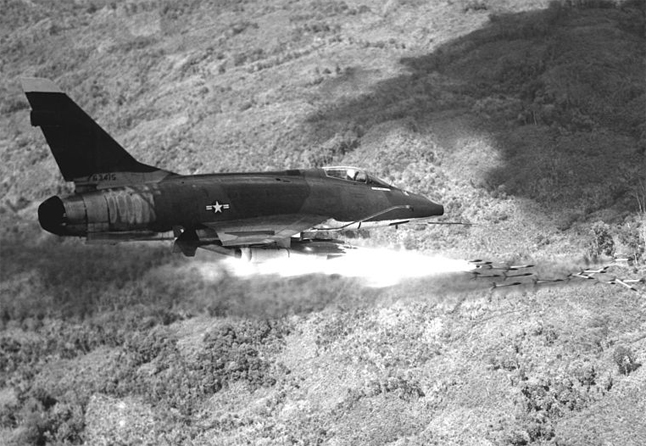 1967 Ʈ    F-100D 2.75ġ ź ߻Ǵ . <ó: ̰> 