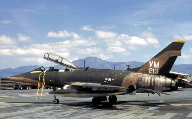 1965 Ʈ ٳ ġƴ F-100D  ̹. <ó: ̰> 