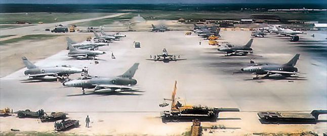 1971 Ʈ Ƕ  ġƴ F-100F. <ó: ̰> 