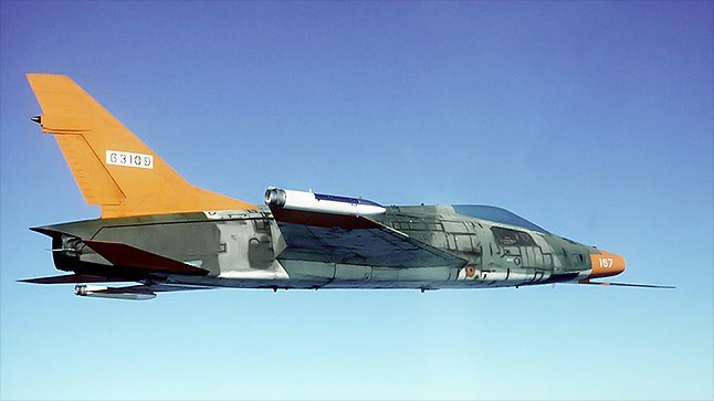 ̰ 1979 F-100D/F 𿪽    ü Ÿ б QF-100 Ǿ  ӹ ߴ. <ó: ̰> 