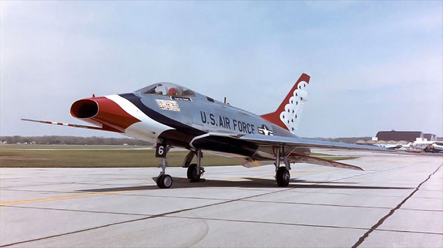 1956 1964 ̰ Ư⵿ù <> F-100D   ִ. <ó: ̰> 