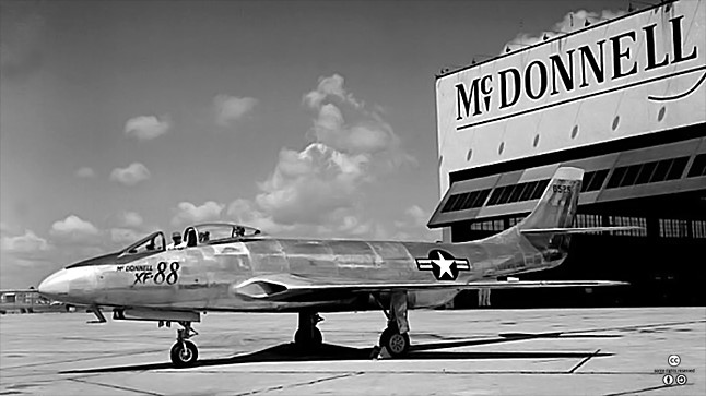 F-101 ⺻ ̽ Ǿ XF-88. 2⸸  Ǿ. <ó: Űǵ> 