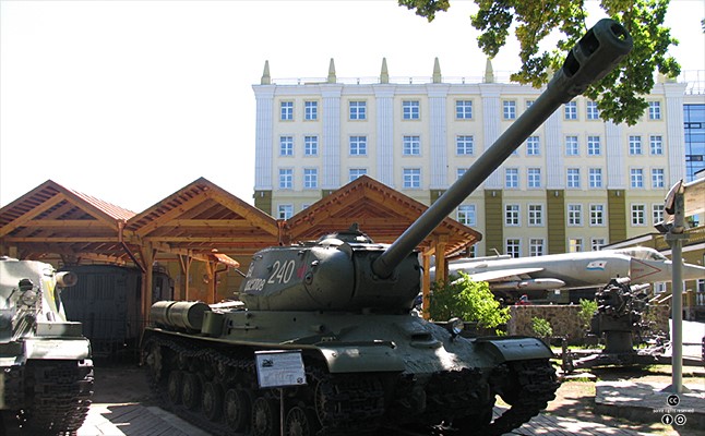 독소전쟁 초기에 일방적으로 밀리는 와중에도 독일에게 많은 충격을 안겨준 KV-1 중전차 <출처: Wikimedia Commons>