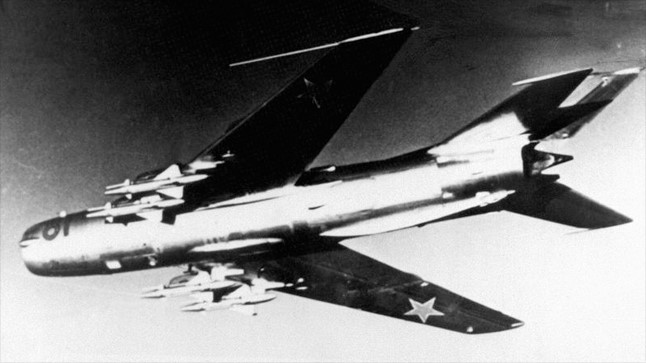 4 K-5 ̻  ҷ  Ҽ MiG-19 <ó: Wikimedia Commons> 