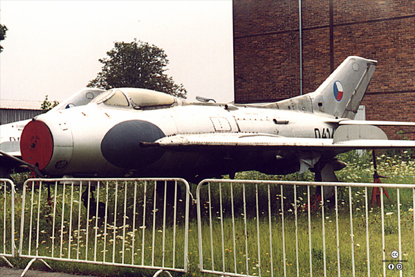 üڽιŰƿ S-105 ̸ ̼  MiG-19S <ó: By jno@Wikimedia Commons(CC BY-SA)>
