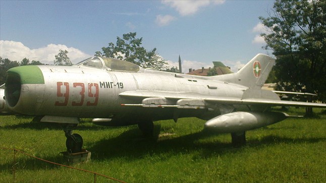 Ұ Ǿ ڹ  MiG-19 <ó: By Tourbillon@Wikimedia Commons> 