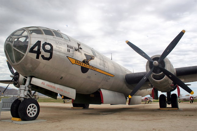 B-29 պκ . <ó (cc) Alex Beltyukov, Curimedia at Flickr.com> 