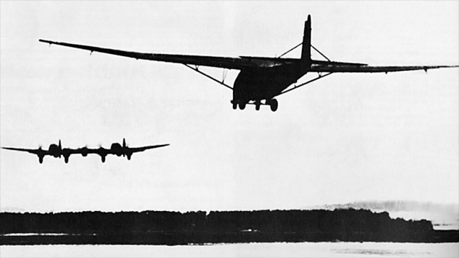 ķ 2 He 111  He 111Z  εǾ ̷ϴ Me 321.  ũ  ó ̷  غ  ݵǾ. 