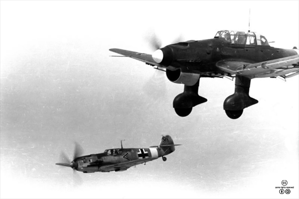 1941 Ju 87 ްݱ⸦ ȣϴ Bf 109E. ó Bf 109  Ͽ⿡      ־. <ó: (cc) Bundesarchiv at Wikipedia.org>