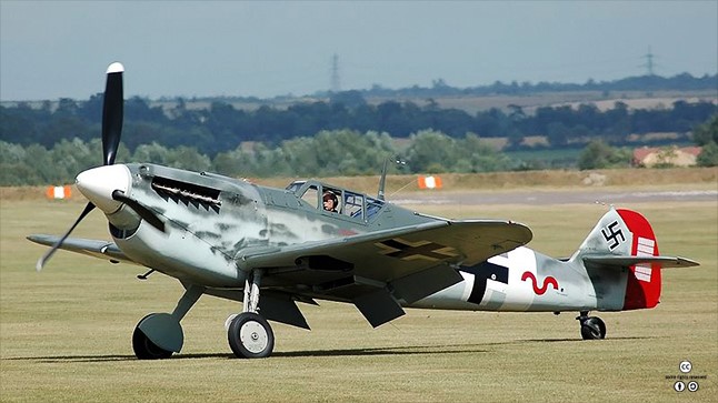 ȭ 翡 Bf 109 뿪  ϴ HA-1112. Bf 109G ѽ̽ ָ  žϿ  ⱸ ī︵ ο  ִ. <ó: Kogo at Wikipedia.org> 