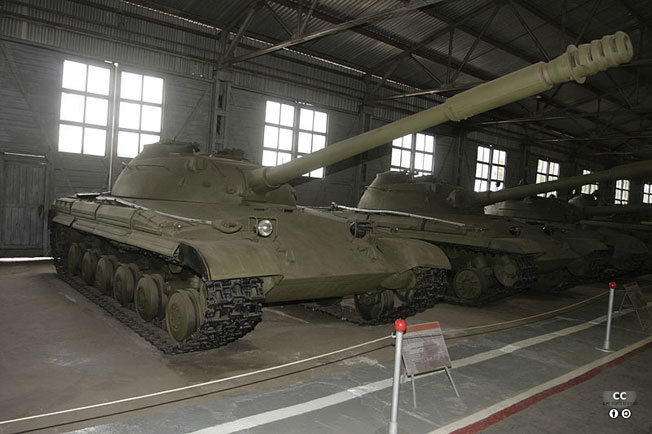 430ȹ    T-64 Ÿ <ó (cc) Serguei S. Dukachev>