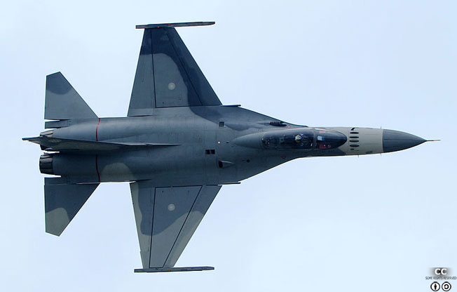 ù ⵿   ¡.  Ƿ翧 F-16 Ҵ. <ó (cc) Toshiro Aoki at Wikimedia.org>