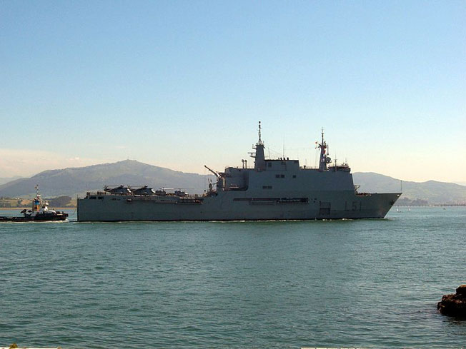 스페인 해군의 LPD 갈리치아(SPS Galicia). 바잔 조선소는 각종 상륙함을 비롯하여 다양한 군함을 건조한 경험이 많은 조선사다.