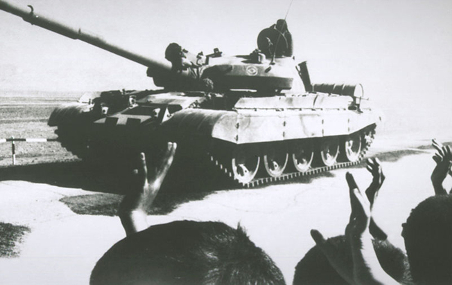 1987 Ͻź öϴ ҷñ Ҽ T-62M. ó ַ Ȱ  þƿ  ߴ. 