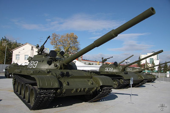 þ ľǽø  ڹ   T-62. 115mm  U-5TS  Ͽ ʷ Ȱ иö(APFSDS)ź   Ǿ. <ó: (cc) ݬѬլڬެڬ Ѭڬ߬֬ at Wikimedia.org> 