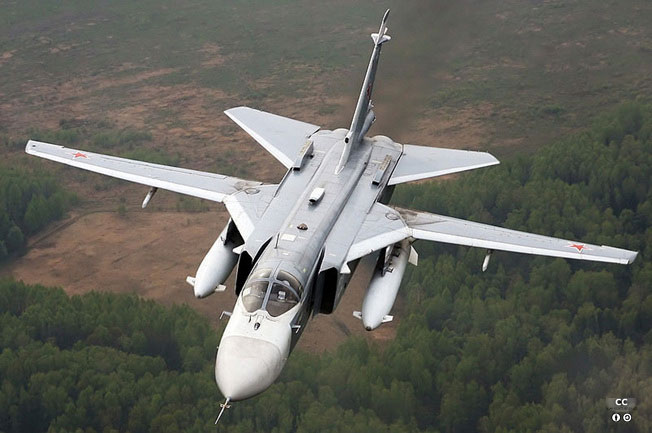       Su-24.  Ͱ    F-111   ޾Ҵ. <ó: (cc) Alexander Mishin at Wikimedia.org> 