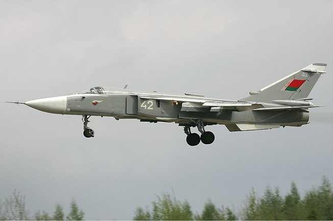 罺  Ҽ Su-24.   Ͽ. <ó: Dmitriy Pichugin at Wikimedia.org> 