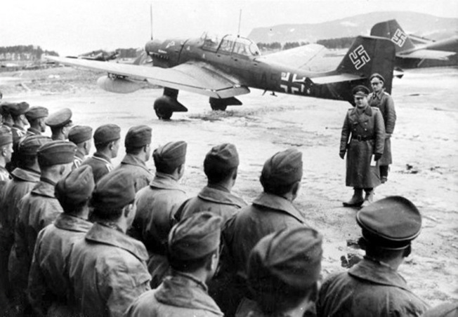 븣̿  Ju 87 ݱ δ븦 湮  װ     ϸƮ . 