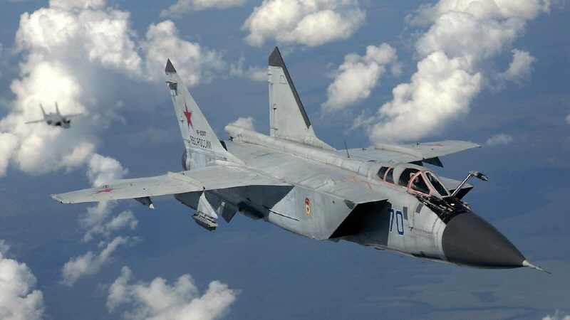 MiG-31 ҷ  4  򰡵 ŭ پ  ڶѴ. <ó: Dmitriy Pichugin at Wikimedia.org> 