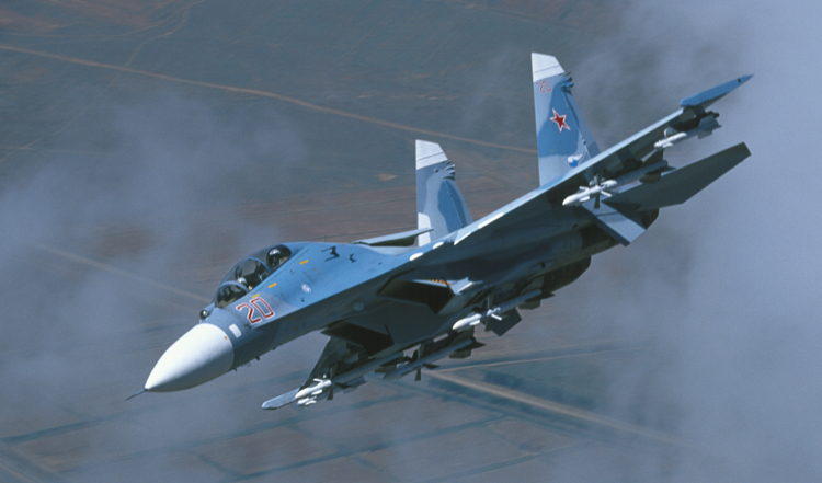 1989  䱸   Su-27UB ⸦  Ÿ    ֱ Su-27PU ϰ ȴ. <ó: þװ> 