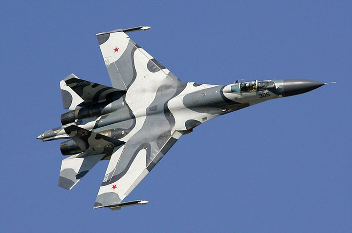 þ  ٸ  Su-27SKM. ߱ ޵  ̺  𵨷  Su-27SK.  48Ⱑ Ե  ˷ ִ. <ó: Dmitriy Pichugin at Wikimedia.org> 