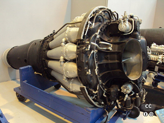 ̾ ۷ν Ƽ ž  Ϻ  . Me 262 ̾ Jumo 004  ߷ 60ۼƮ  ߴ. ó  ʱ Ʈ  縦  ٽ . <ó: (cc) Rept0n1x at Wikimedia.org>