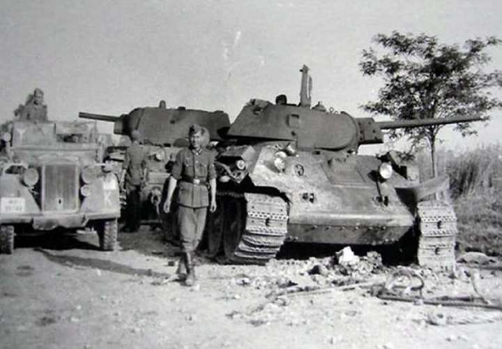 ĸ õϴٰ  1Ⱙ ĵ ҷñ T-34, KV-11  