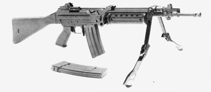 LM70 ѿ ȯ ϰ AS70/90 Ǿ źâ ϴ дȭ Ѱ  Ե M249    ã ϰ ǰ . <ó: militarypedia.it>