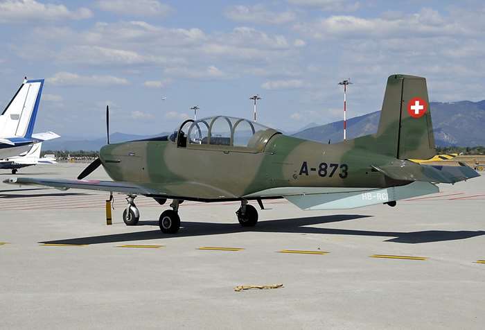 PC-7 P-3 Ʒñ() İ  ߵǾ. <ó: (cc) aldo bidini at Wikimedia.org>