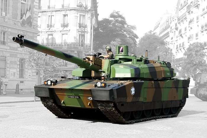 AMX-56 Ŭ  <ó: (cc) Rama at wikimedia.org>
