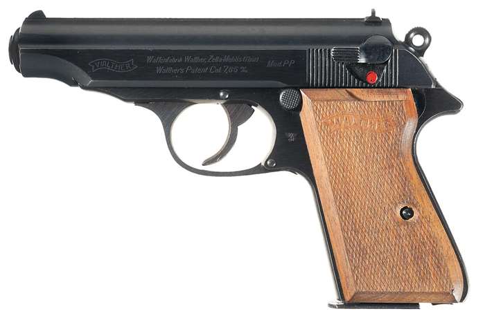 1929년 처음 등장한 발터 PP는 당시로서는 디자인이 획기적이었으며, 세계 최초의 실용적인 더블액션 자동권총이기도 했다. <출처: Public Domain>