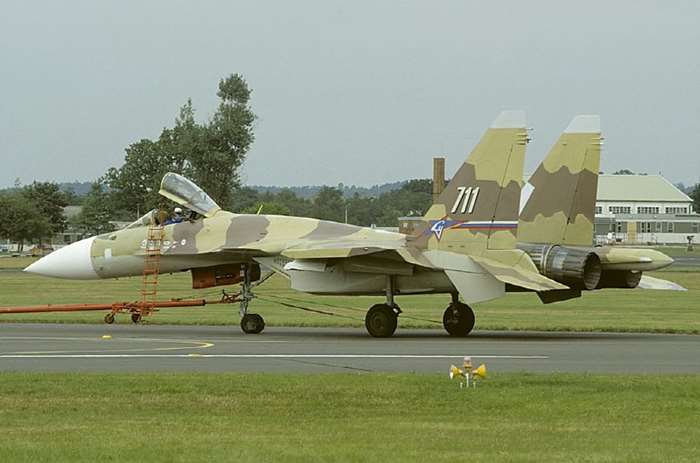    Su-37. 1996   Ͽ ù  ƴ. <ó: (cc) Mike Freer at wikimedia.org>