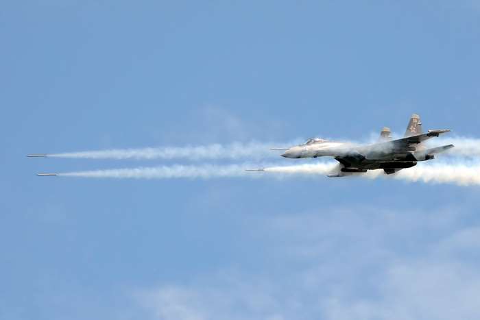 ź Ʒ  Su-35S <ó: (cc) Eugeny Polivanov at wikimedia.org>