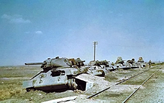 ĵ T-34 . ʹ ָ ؿ  ̻    ٷ ׶   ݰ ̷ ҷ Ȳߴ. <ó: (cc) Bundesarchiv at Wikimedia.org>