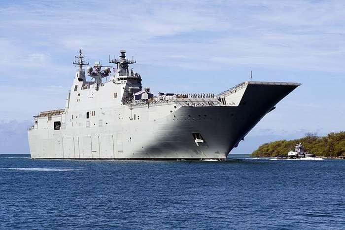 오스트레일리아 해군의 캔버라 강습상륙함 <출처: Public Domain>