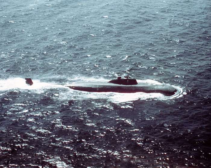 2세대 공격원잠의 시대를 개막한 빅터 I급 공격원잠은 앞서 취역한 노벰버급 공격원잠보다 훨씬 기술적으로 진보한 잠수함으로 80일간 원양항해가 가능하다. <출처: 미 해군>