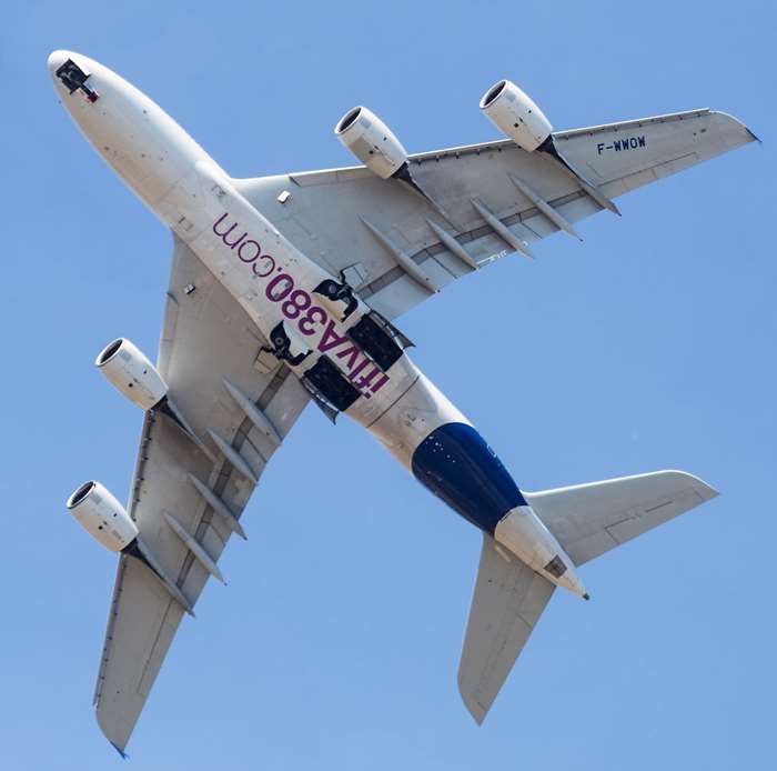 A380 여객기의 주익 <출처: (cc) Mr. Clemens Vasters at wikimedia.org>