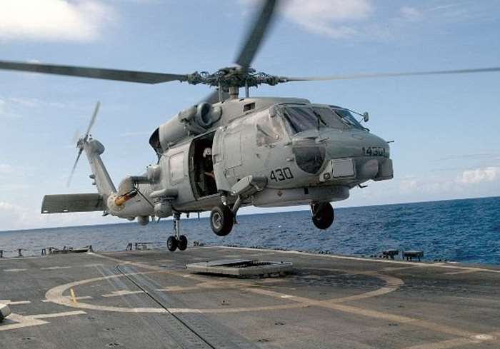  ر FFG-29 Ƽ W. ׷κ(Stephen W. Groves) Կ ϴ SH-60G ȣũ(Seahawk)  <ó:  ر>