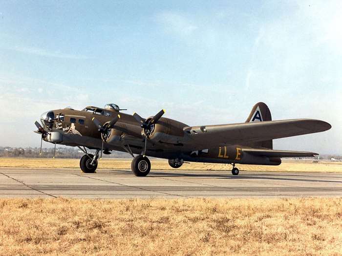 2    忡 Ȱ B-17 ݱ <ó:  >